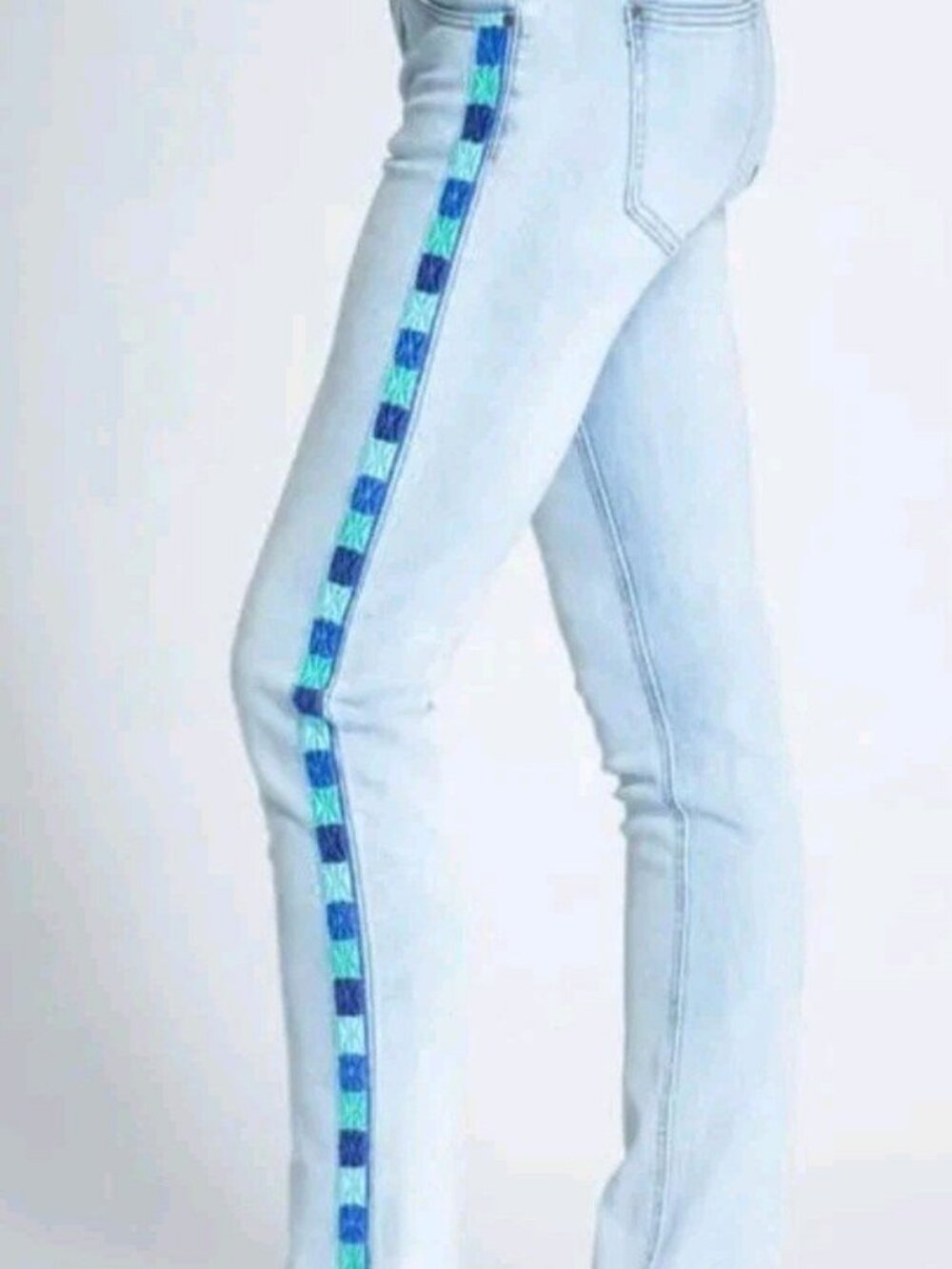 APNY Emma Side Seam Embroidered Straight Leg Ankle Jeans Sz 10 Frayed Hem